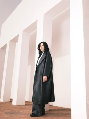 Le manteau en cuir oversize