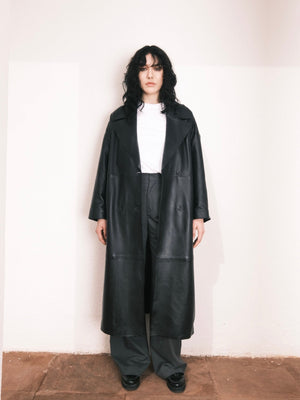 Le manteau en cuir oversize