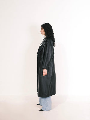 Le manteau en cuir oversize