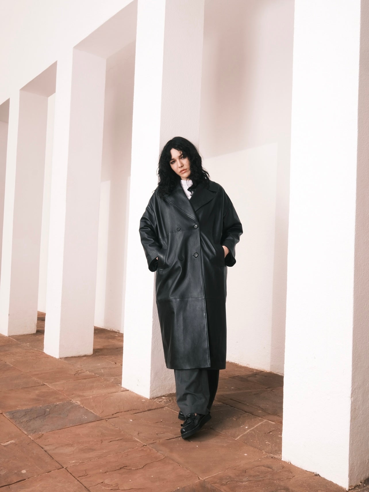 Le manteau en cuir oversize
