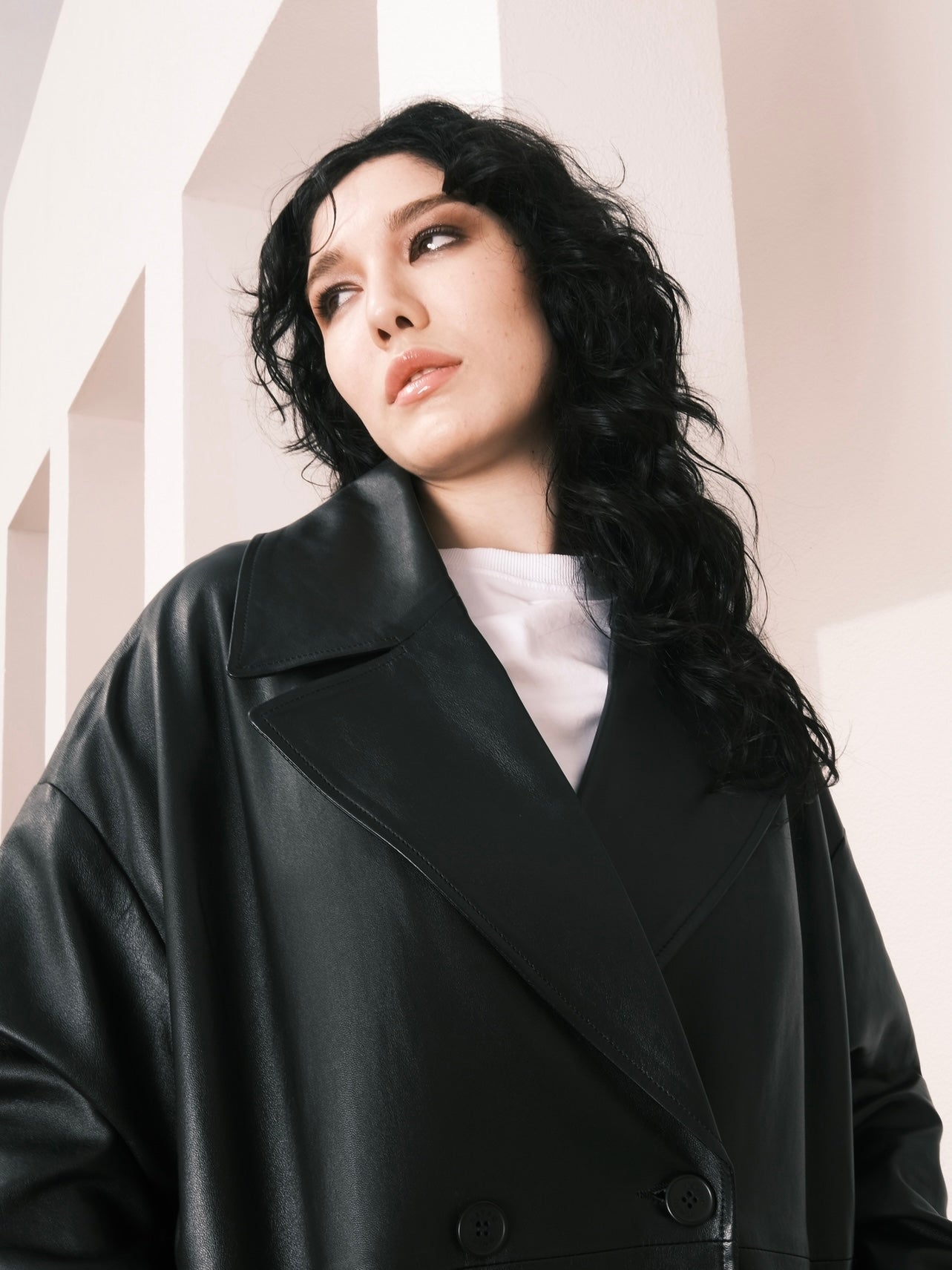 Le manteau en cuir oversize