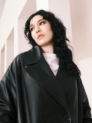 Le manteau en cuir oversize