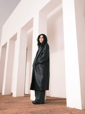 Le manteau en cuir oversize