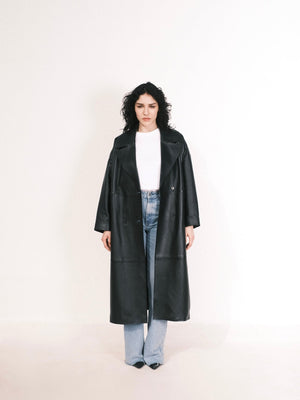 Le manteau en cuir oversize