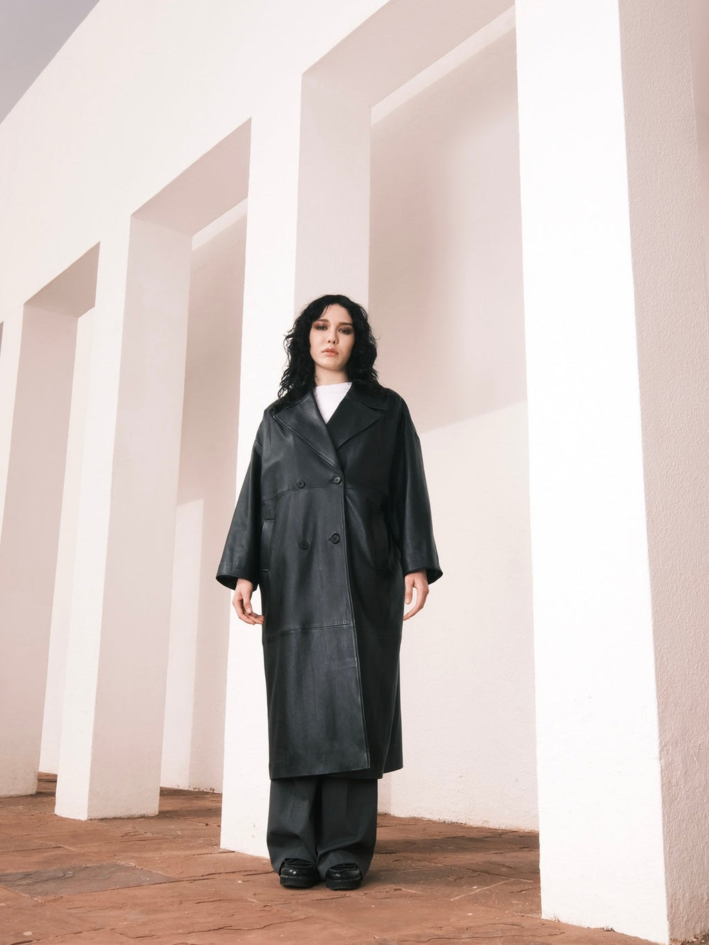 Le manteau en cuir oversize
