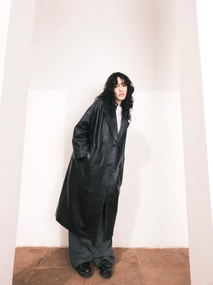 Le manteau en cuir oversize