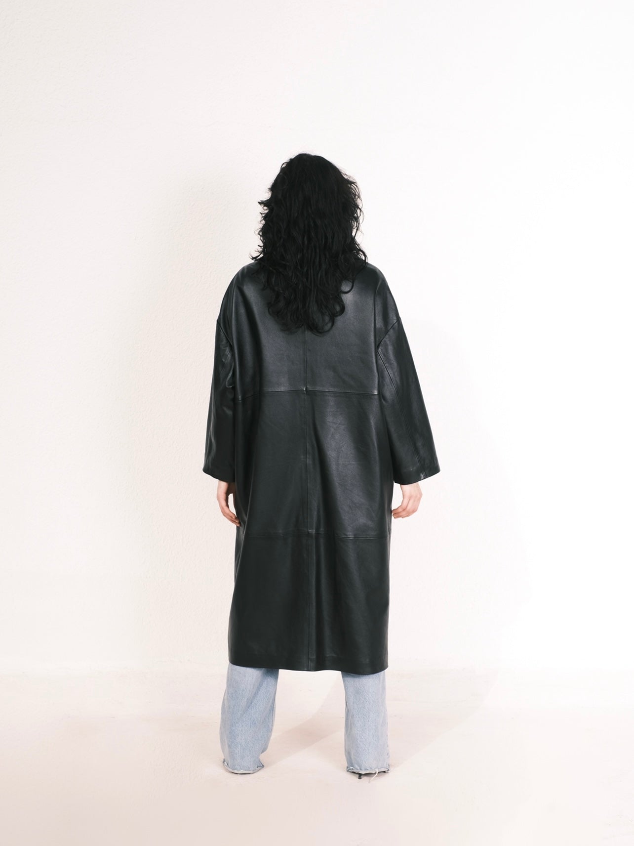 Le manteau en cuir oversize